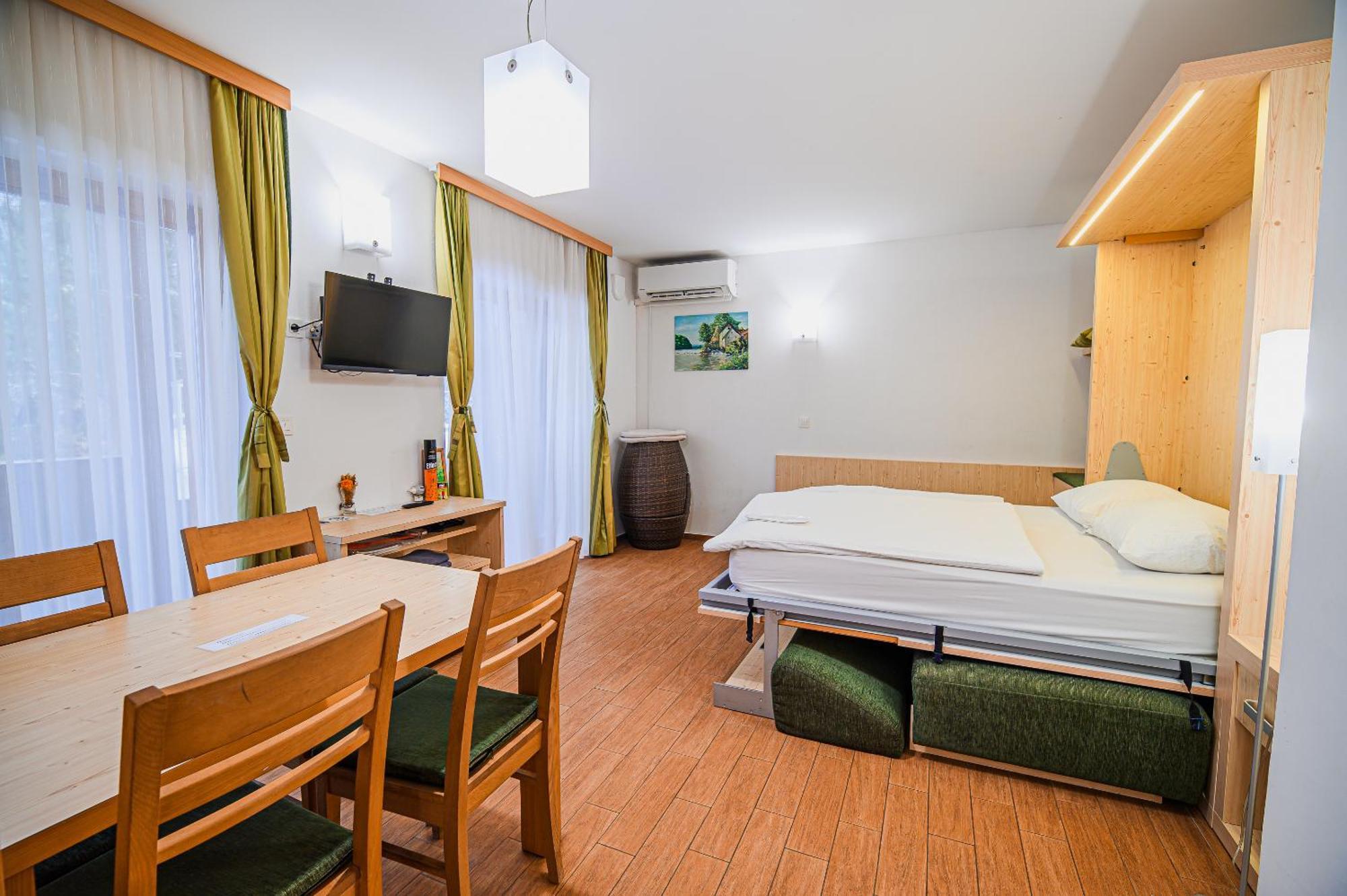 Apartments Maleric With Indoor Pool And Wellness Dragatuš Zewnętrze zdjęcie