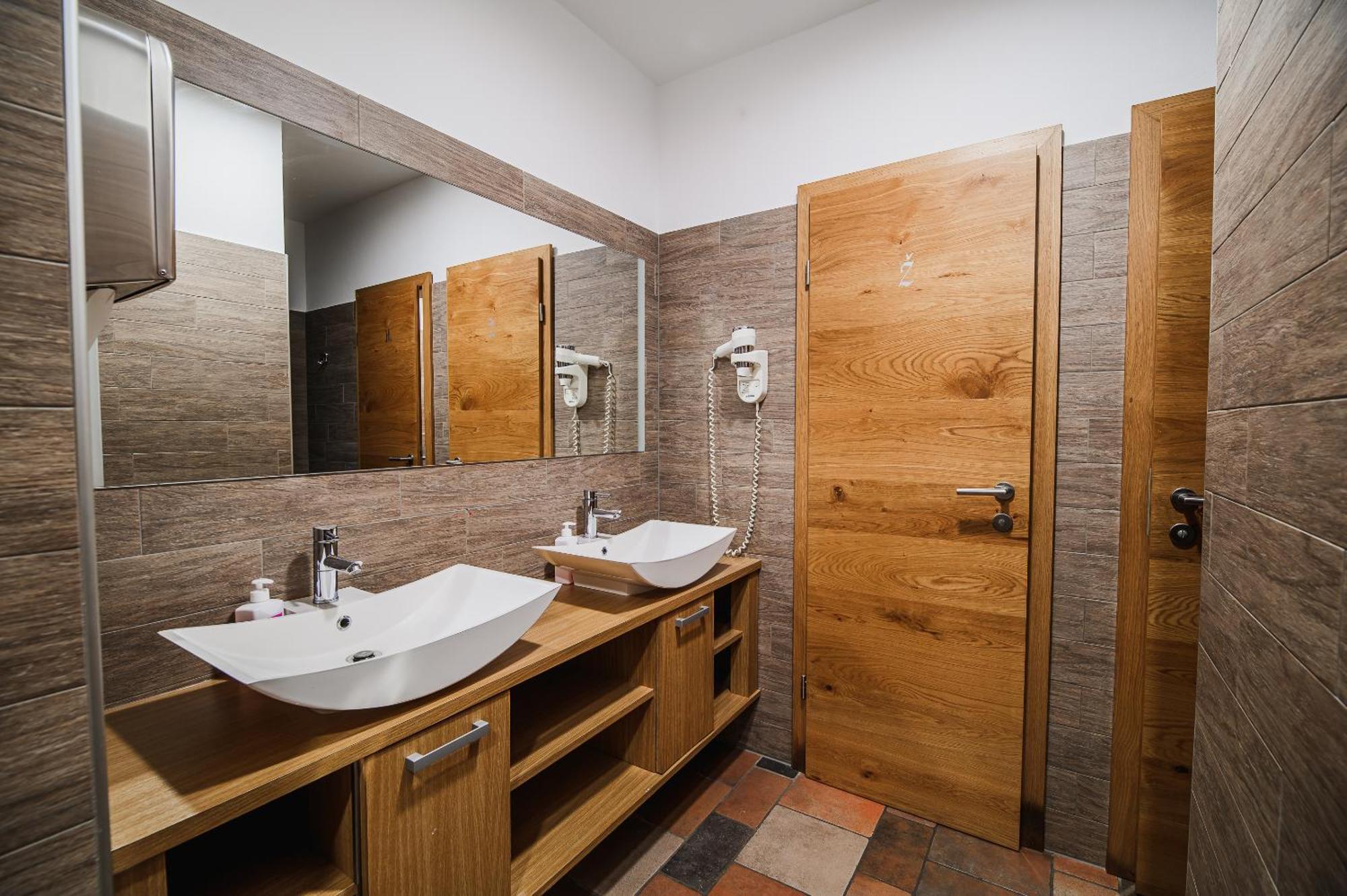 Apartments Maleric With Indoor Pool And Wellness Dragatuš Zewnętrze zdjęcie